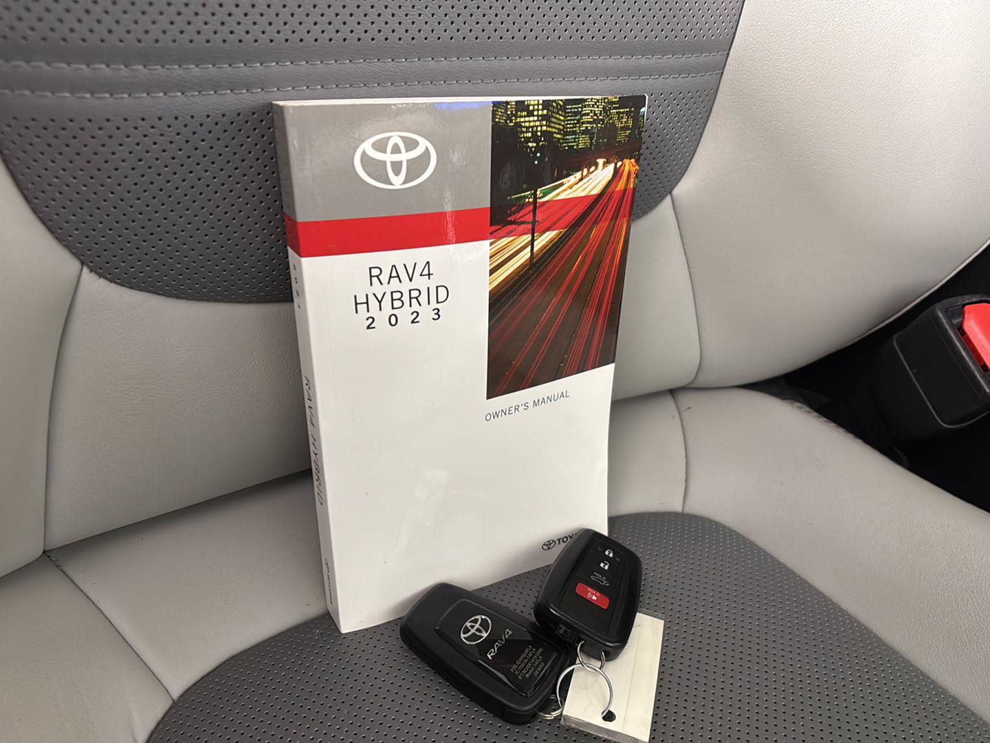 Used 2023 Toyota RAV4 Limited AWD/4WD image 15