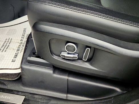 Used 2024 Land Rover Defender 130 X-Dynamic SE image 11