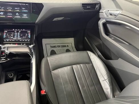 Used 2022 Audi e-tron Premium Plus w/ Premium Plus Package AWD/4WD image 28