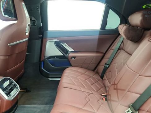Used 2025 BMW i7 eDrive50 w/ M Sport Package RWD image 29