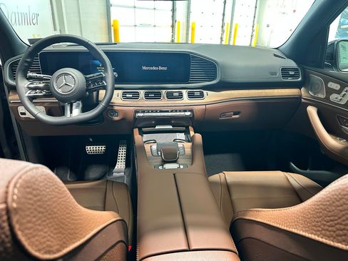 Used 2026 Mercedes-Benz GLS 450 4MATIC image 6