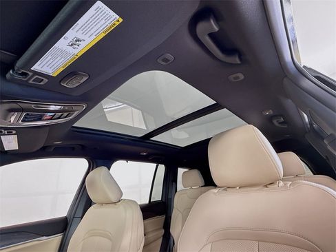 New 2025 Jeep Grand Cherokee Limited w/ Luxury Tech Group II image 23