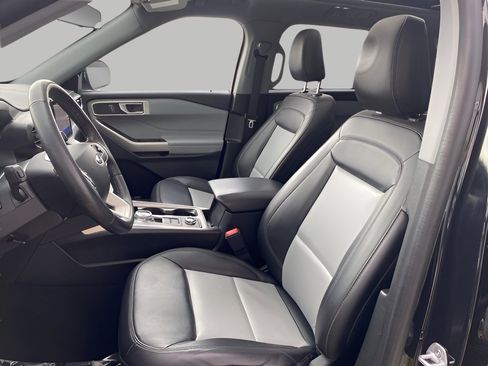 Certified 2023 Ford Explorer XLT w/ Equipment Group 202A image 9