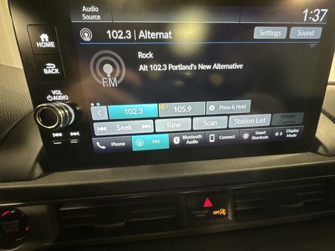 Used 2025 Honda Pilot TrailSport image 23