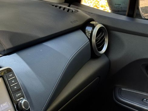 Used 2025 Nissan Versa SV image 30