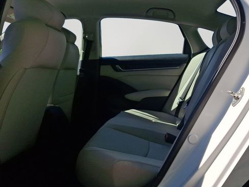 Used 2018 Honda Accord LX image 8