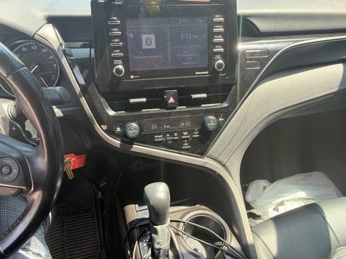 Used 2022 Toyota Camry SE FWD image 16