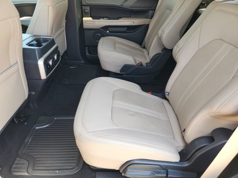 Used 2024 Ford Expedition Limited RWD image 32