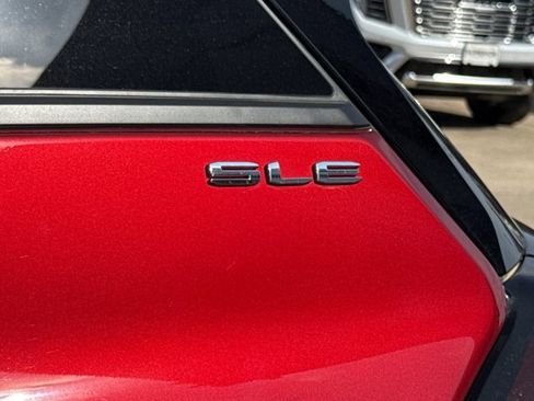 Used 2024 GMC Terrain SLE w/ Driver Convenience Package image 14