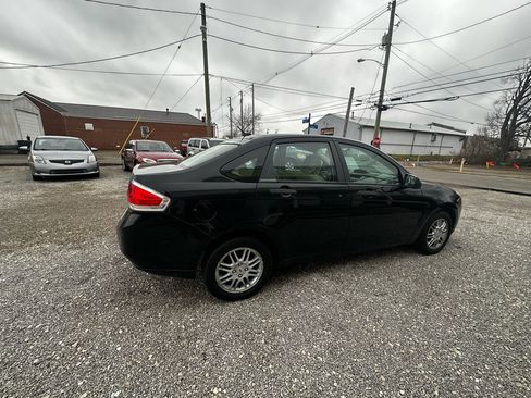 Used 2010 Ford Focus SE image 4