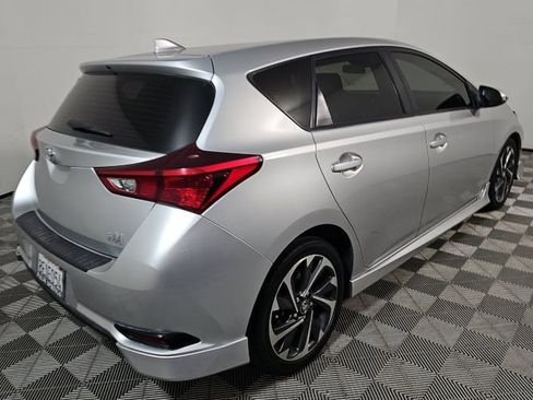 Used 2018 Toyota Corolla iM image 2