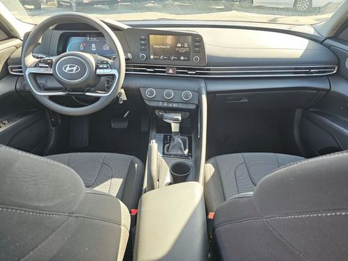 Used 2025 Hyundai Elantra SE image 14