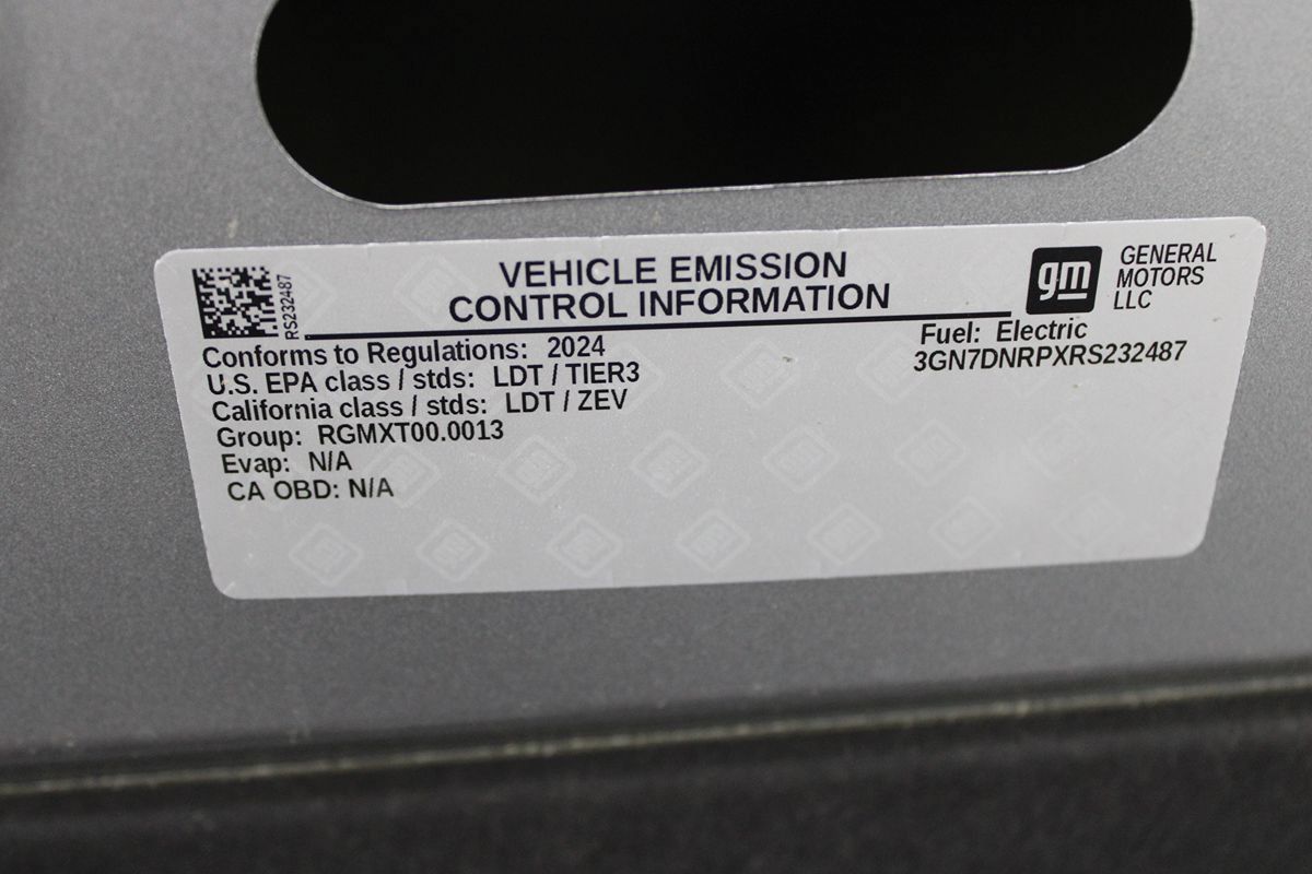 Used 2024 Chevrolet Equinox EV RS FWD image 32