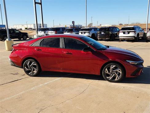 Used 2025 Hyundai Elantra Sport image 5