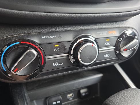 Certified 2025 Kia Soul LX w/ LX Technology Package image 16