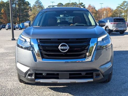 New 2025 Nissan Pathfinder Platinum image 9