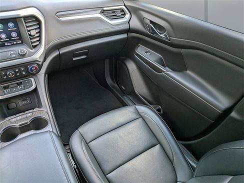 Used 2023 GMC Acadia SLT image 18