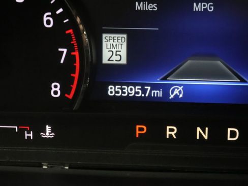 Used 2020 Ford Explorer Limited image 18