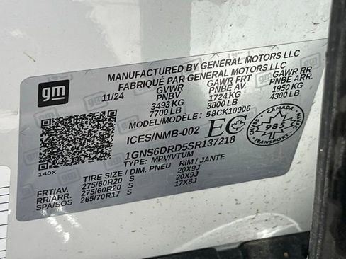 Used 2025 Chevrolet Suburban Z71 w/ Comfort Package AWD/4WD image 32
