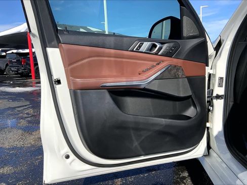 Used 2019 BMW X5 xDrive50i w/ M Sport Package image 22