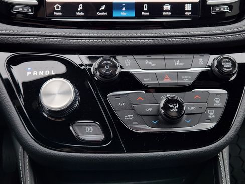 New 2026 Chrysler Pacifica Limited w/ S Appearance Package image 15