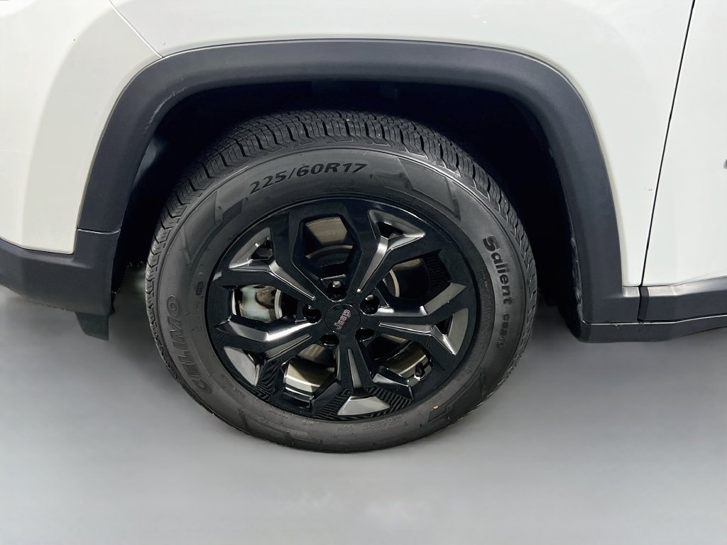 Used 2024 Jeep Compass Latitude AWD/4WD image 11