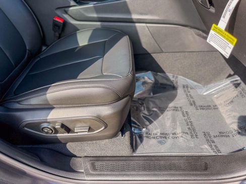 Used 2025 Jeep Grand Cherokee L Limited w/ Black Appearance Package image 13