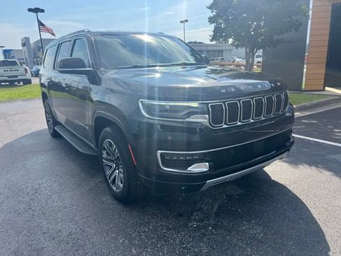 Used 2024 Jeep Wagoneer L Series II w/ Flexible Seating Group AWD/4WD image 1