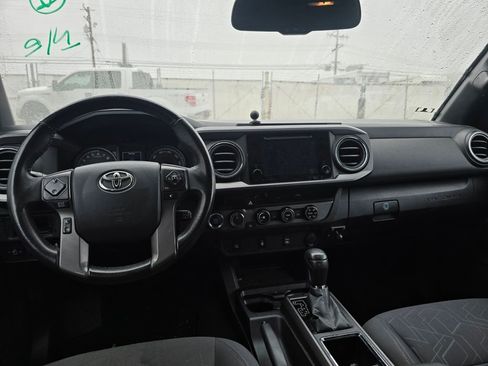 Used 2017 Toyota Tacoma TRD Off-Road image 18
