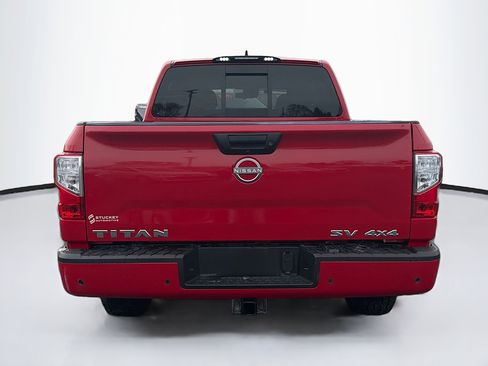 Used 2024 Nissan Titan SV image 7