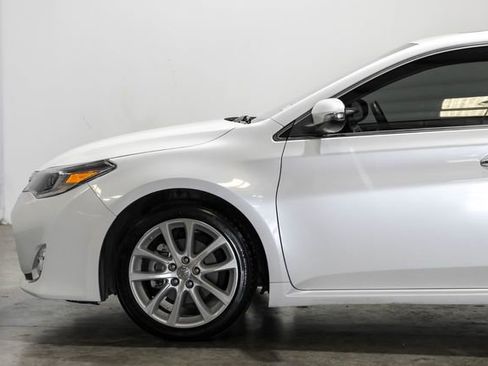 Used 2014 Toyota Avalon Limited FWD image 19
