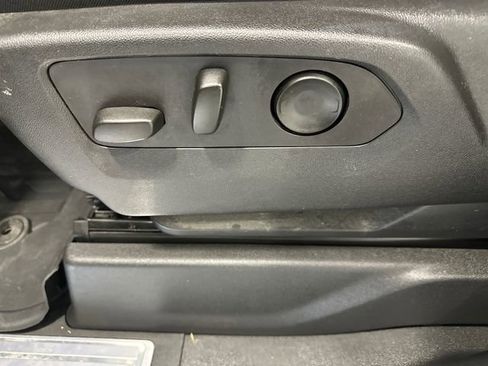 Used 2023 GMC Sierra 1500 Elevation image 32