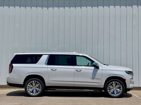 Used 2021 Chevrolet Suburban Premier AWD/4WD image 7