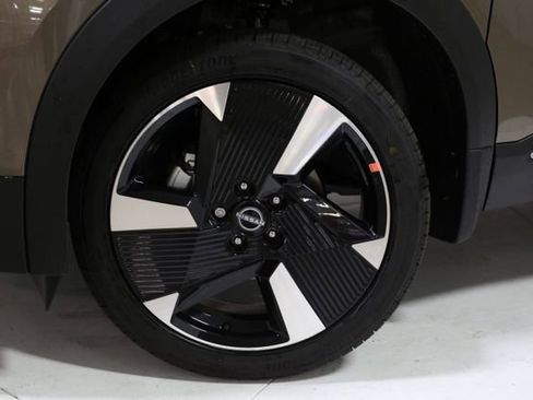 New 2026 Nissan Kicks SR w/ Interior Electronics Package image 2