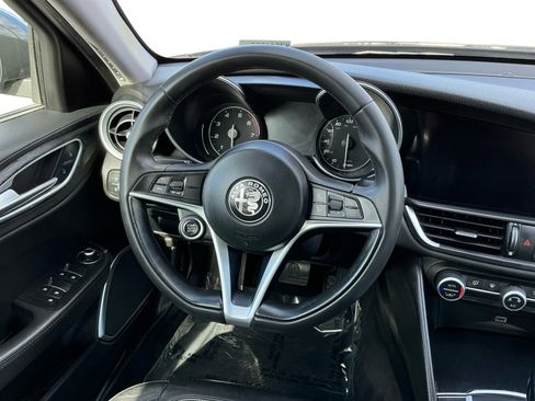 Used 2019 Alfa Romeo Giulia RWD image 6