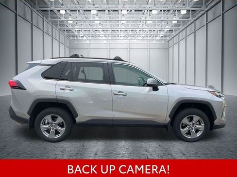Used 2022 Toyota RAV4 XLE w/ Convenience Package AWD/4WD image 5