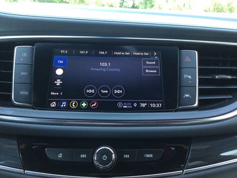 Used 2023 Buick Enclave Essence AWD/4WD image 13