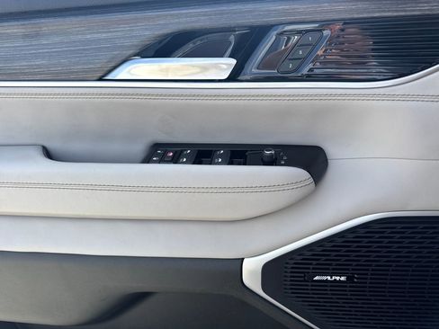 Used 2024 Jeep Wagoneer Series II w/ Flexible Seating Group image 24