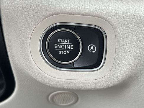 New 2026 Mercedes-Benz GLS 450 4MATIC image 40