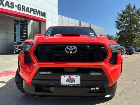 Used 2024 Toyota Tacoma TRD Sport w/ TRD Sport Premium Package RWD image 3