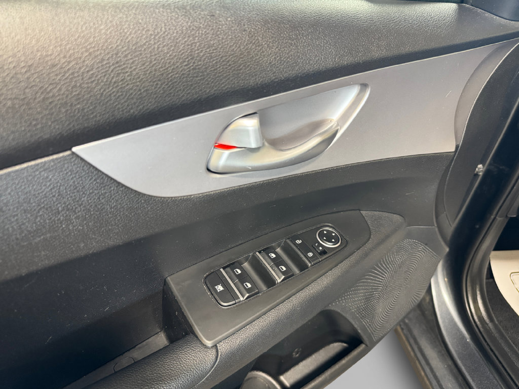Certified 2023 Kia Forte LXS w/ LXS Technology Package FWD image 14