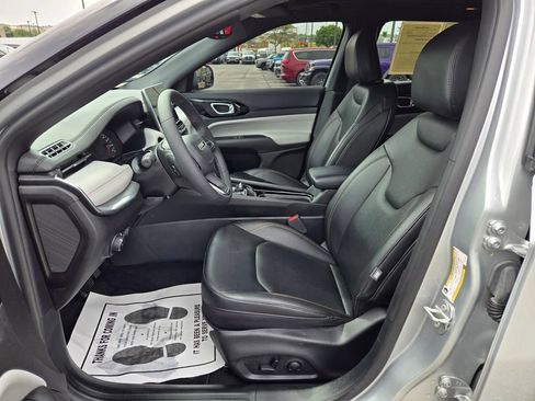 Used 2024 Jeep Compass Limited w/ Sun and Sound Group AWD/4WD image 13