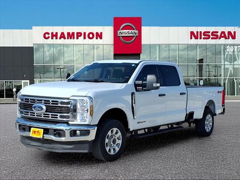 Used 2024 Ford F250 XLT image 3