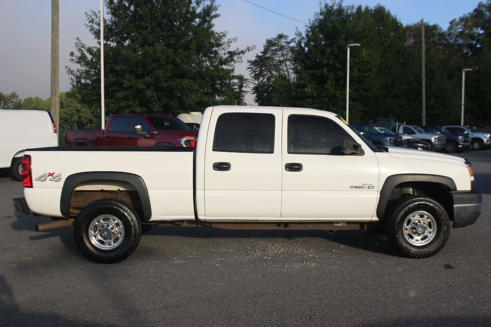 Used 2007 Chevrolet Silverado 2500 W/T w/ Heavy-Duty Power Package AWD/4WD image 8