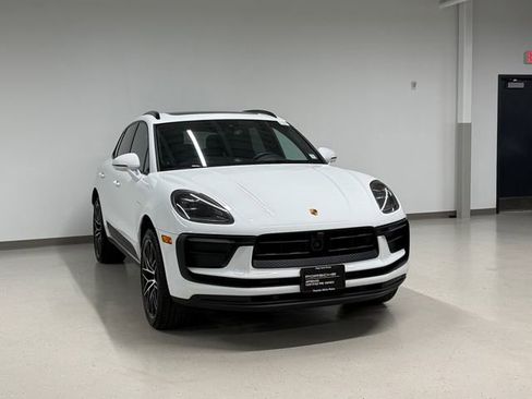 Certified 2026 Porsche Macan AWD/4WD image 7