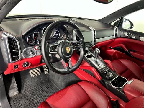 Certified 2018 Porsche Cayenne GTS image 4