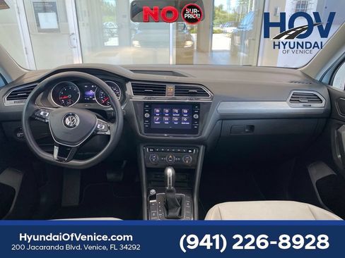 Used 2018 Volkswagen Tiguan SE AWD/4WD image 39
