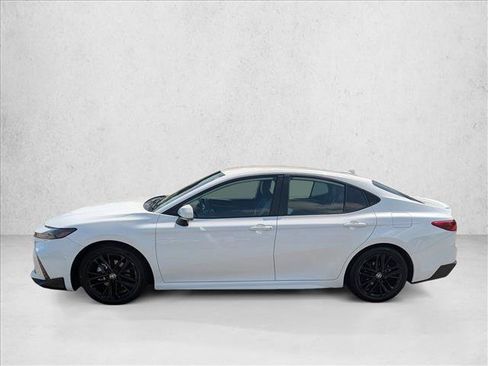 Used 2025 Toyota Camry SE FWD image 8