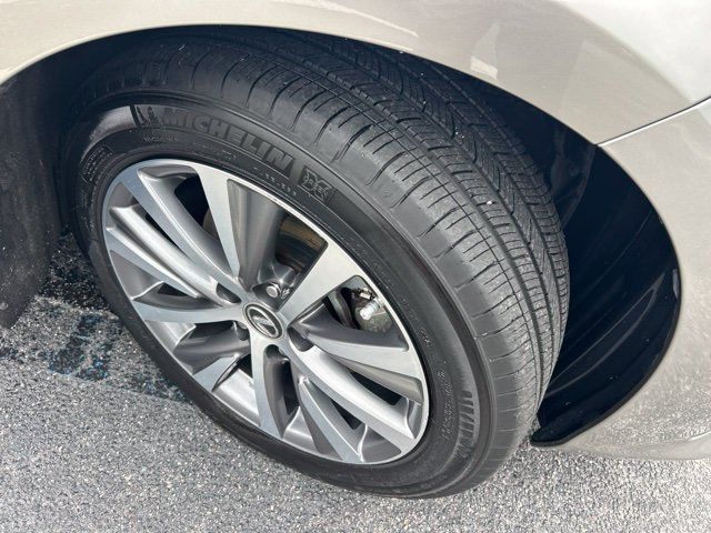 Used 2020 Lexus ES 300h w/ Premium Package FWD image 3