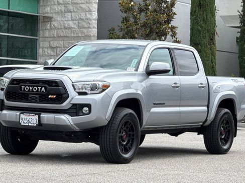 Used 2019 Toyota Tacoma TRD Sport w/ Technology Package RWD image 8